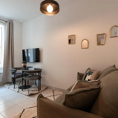 Place Next Paris - - 4pax Apartament *