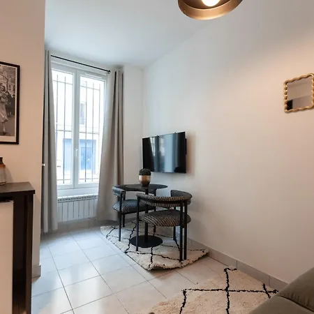 Place Next Paris - - 4pax Apartament *
